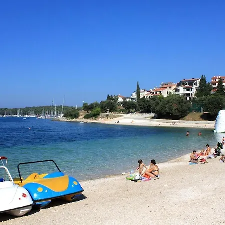 Apartment By The Sea Pjescana Uvala, - 20800 *